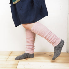 画像をギャラリービューアに読み込む, KinoKoto レッグウォーマーロング 約52cm 絹に炭を塗布した足用ロングあたたかサポーター asc002 レディース メンズ