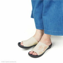 画像をギャラリービューアに読み込む, リゲッタカヌー サンダル RegettaCanoe つっかけ カバーサンダル サボ サンダル 葛城煙火 コラボレーション フラットウェッジ ウェッジソール 日本製 LVW546 CJFW3513 レディース