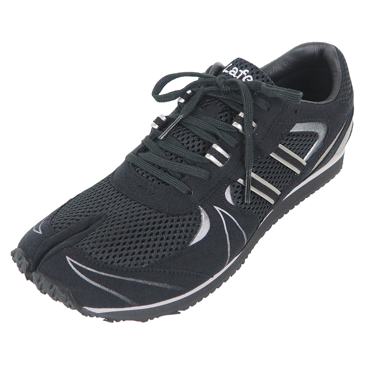 強いキック力を生む足袋型ランニングシューズ！効率的な走行が可能